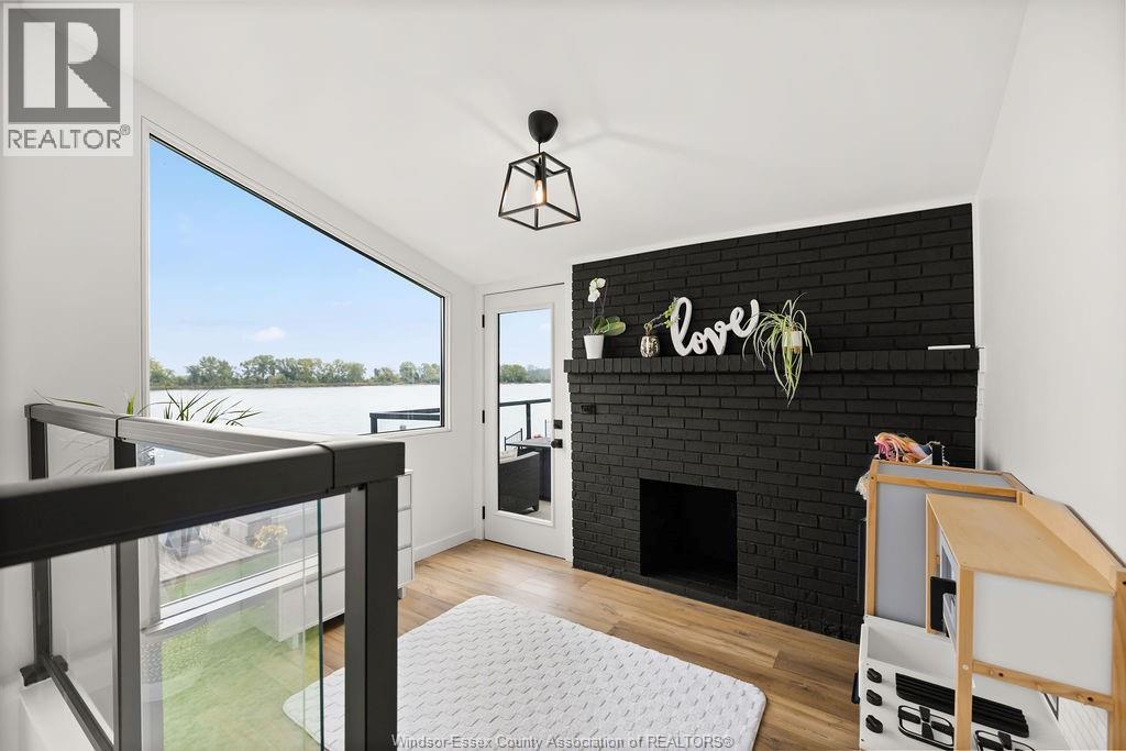 8678 RIVERSIDE DRIVE - 34