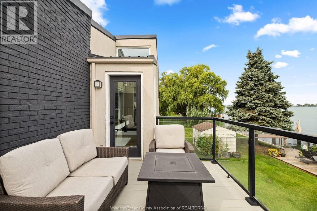 8678 RIVERSIDE DRIVE - 29
