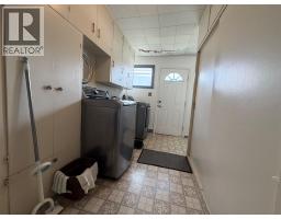 2041 Abbott Street, Kelowna, BC V1Y1C4 Photo 32