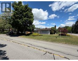 2041 Abbott Street, Kelowna, BC V1Y1C4 Photo 11