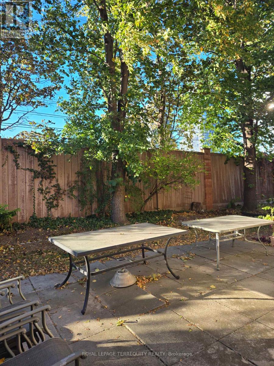 4635 REGENTS TERRACE - 8
