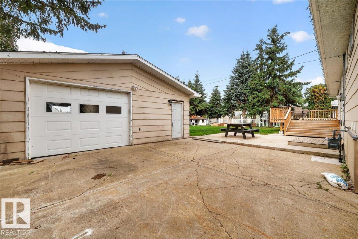 5210 49 ST - 54