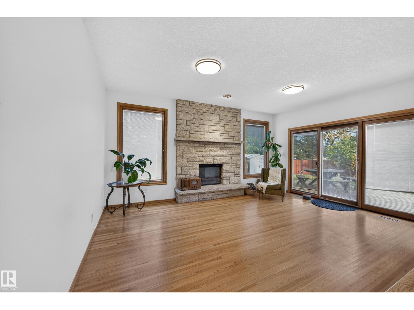 10706 33A AV NW - 20