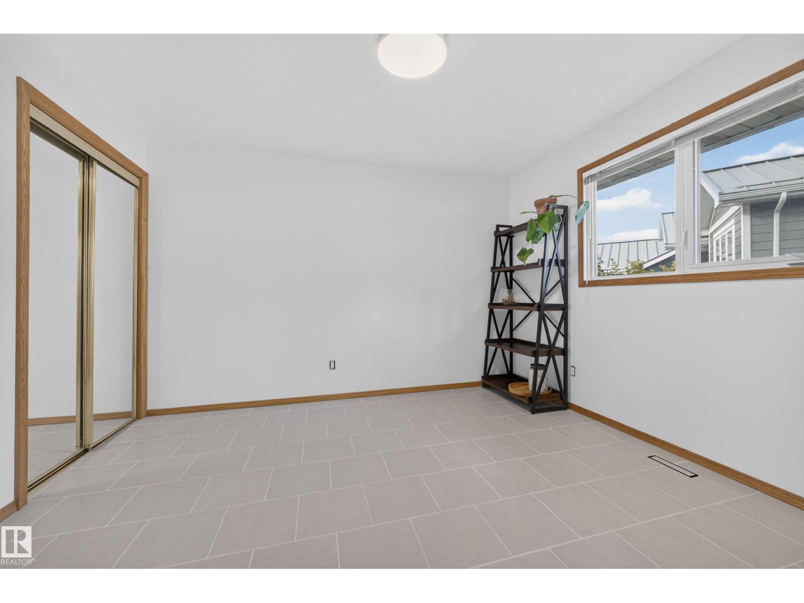 10706 33A AV NW - 26