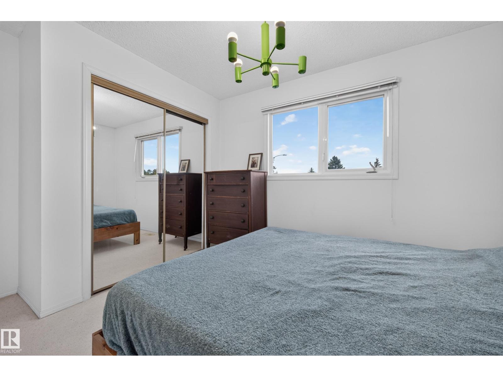 10706 33A AV NW - 33