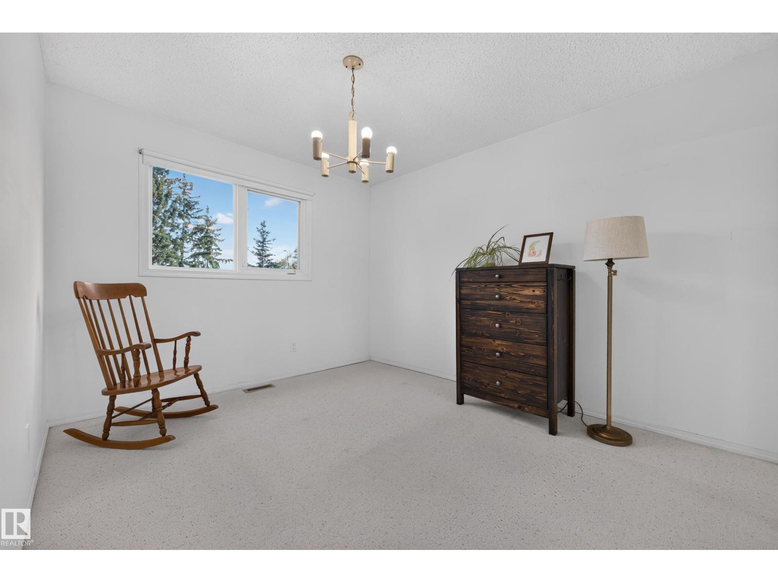 10706 33A AV NW - Image 34