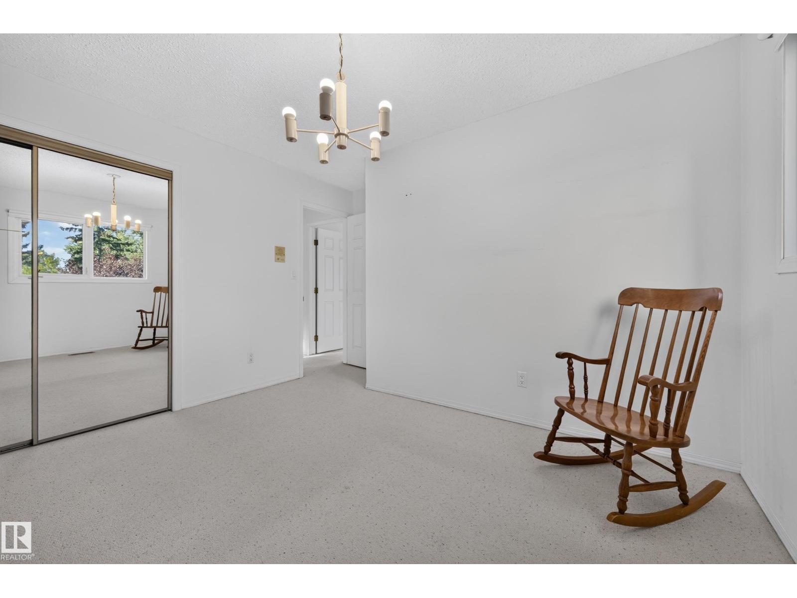 10706 33A AV NW - Image 35