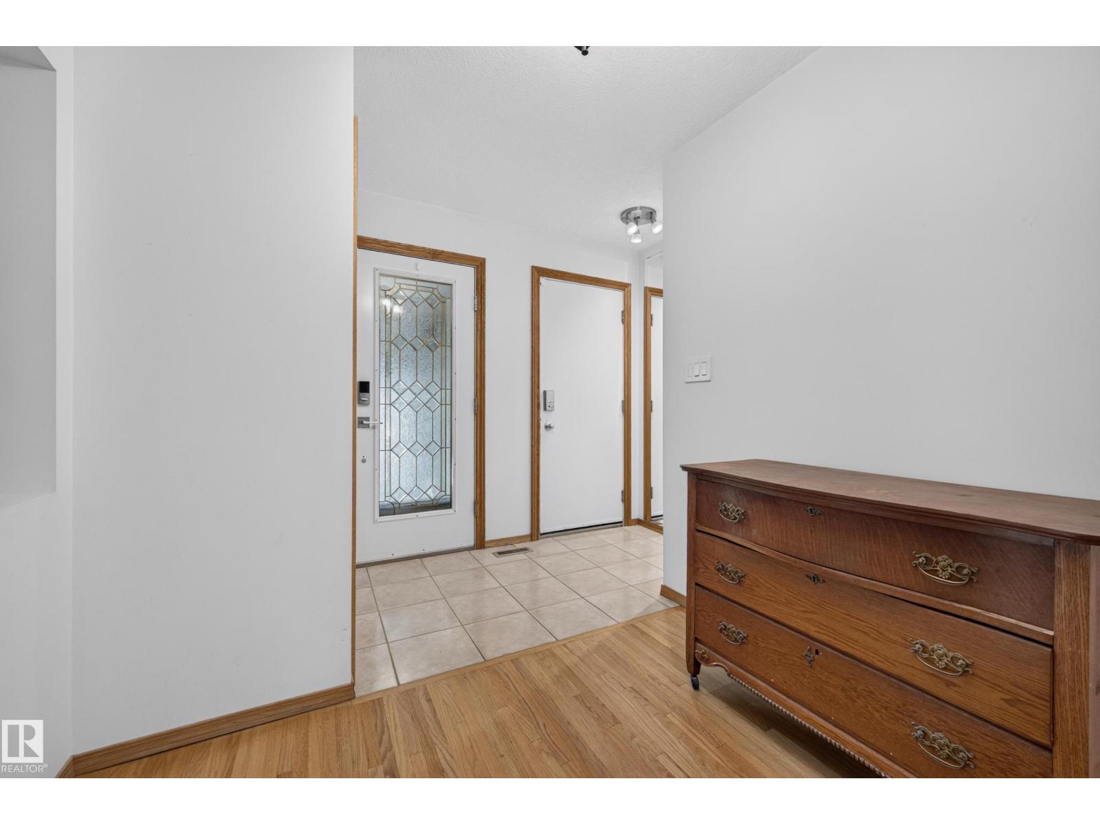 10706 33A AV NW - Image 4