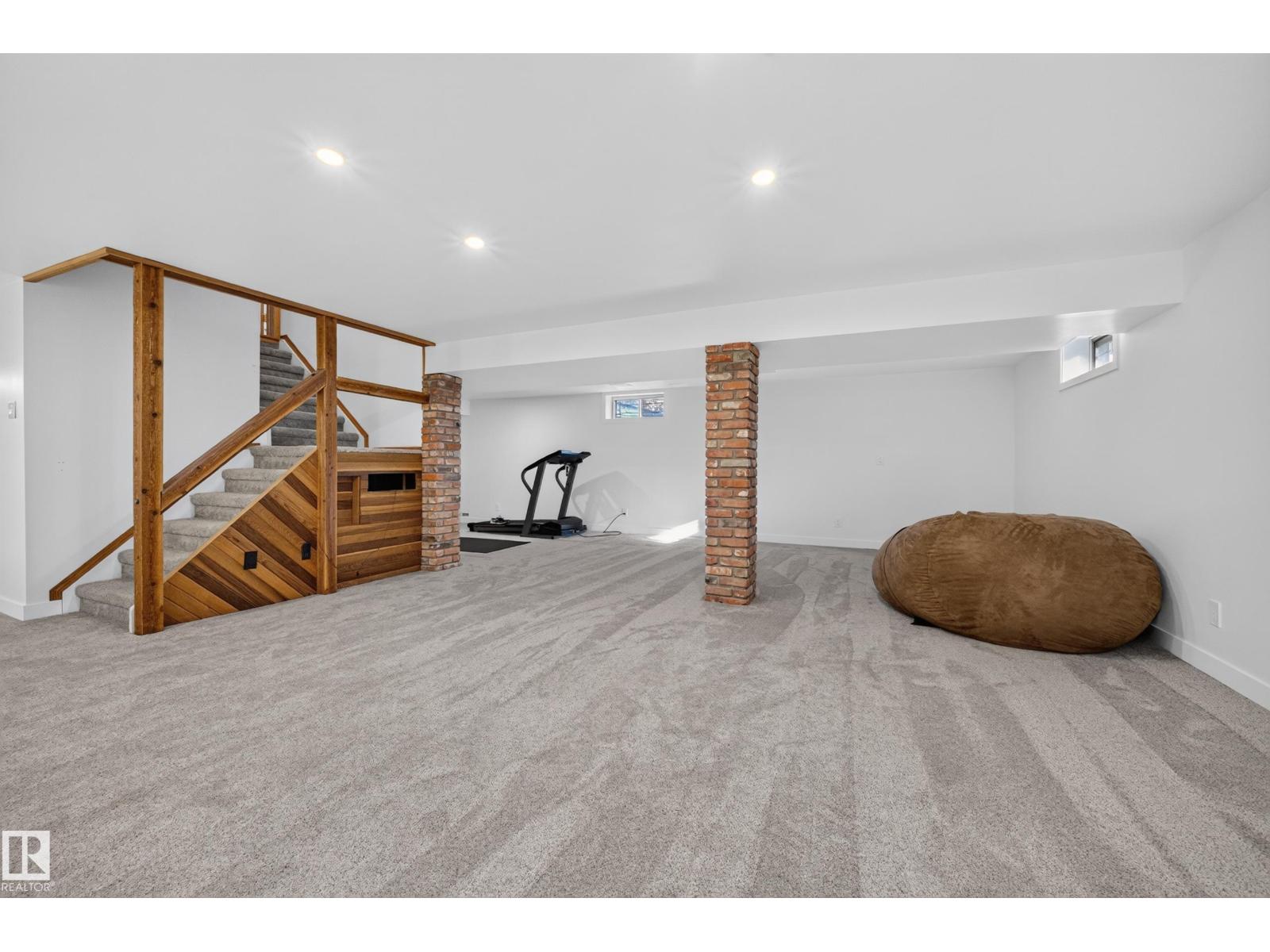 10706 33A AV NW - 42