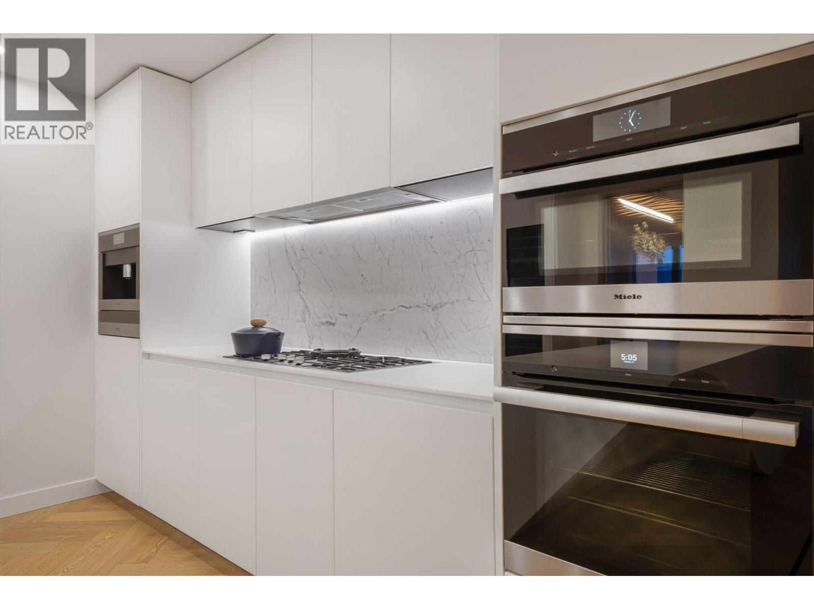 5702 1480 HOWE STREET, Vancouver