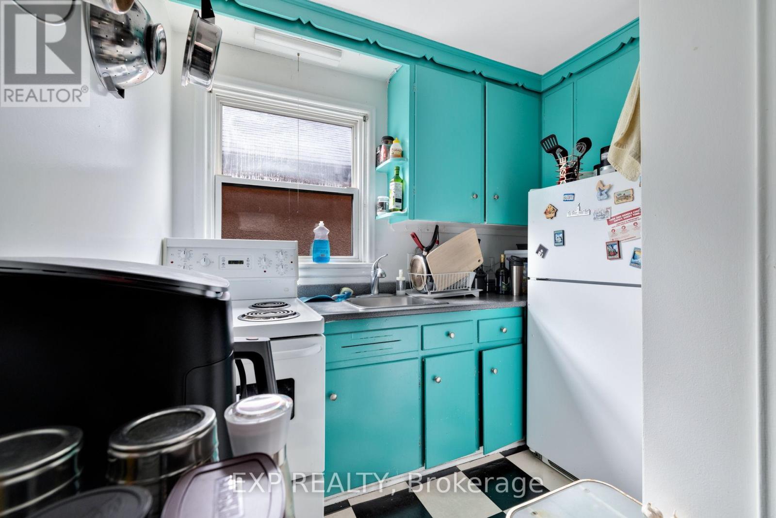 50 HOLLAND AVENUE - 22