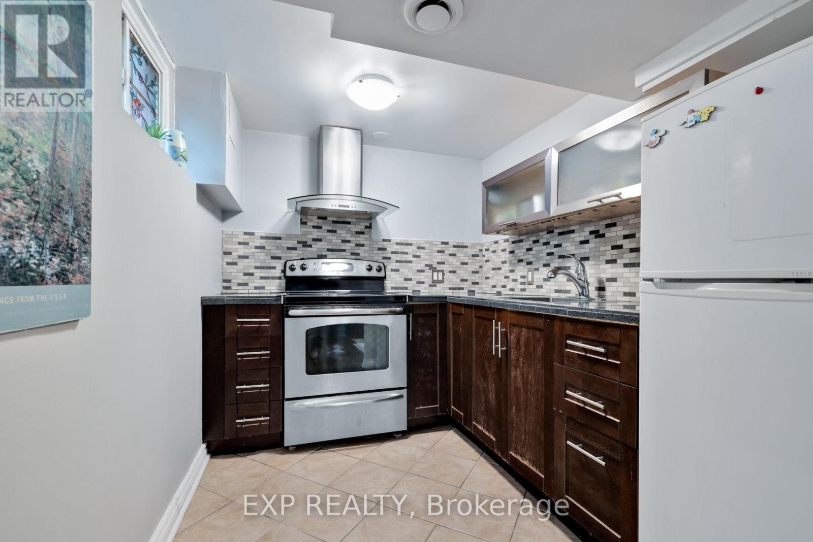 50 HOLLAND AVENUE - 32
