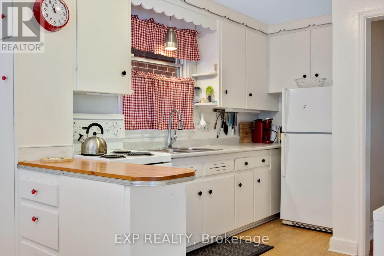 50 HOLLAND AVENUE - 8