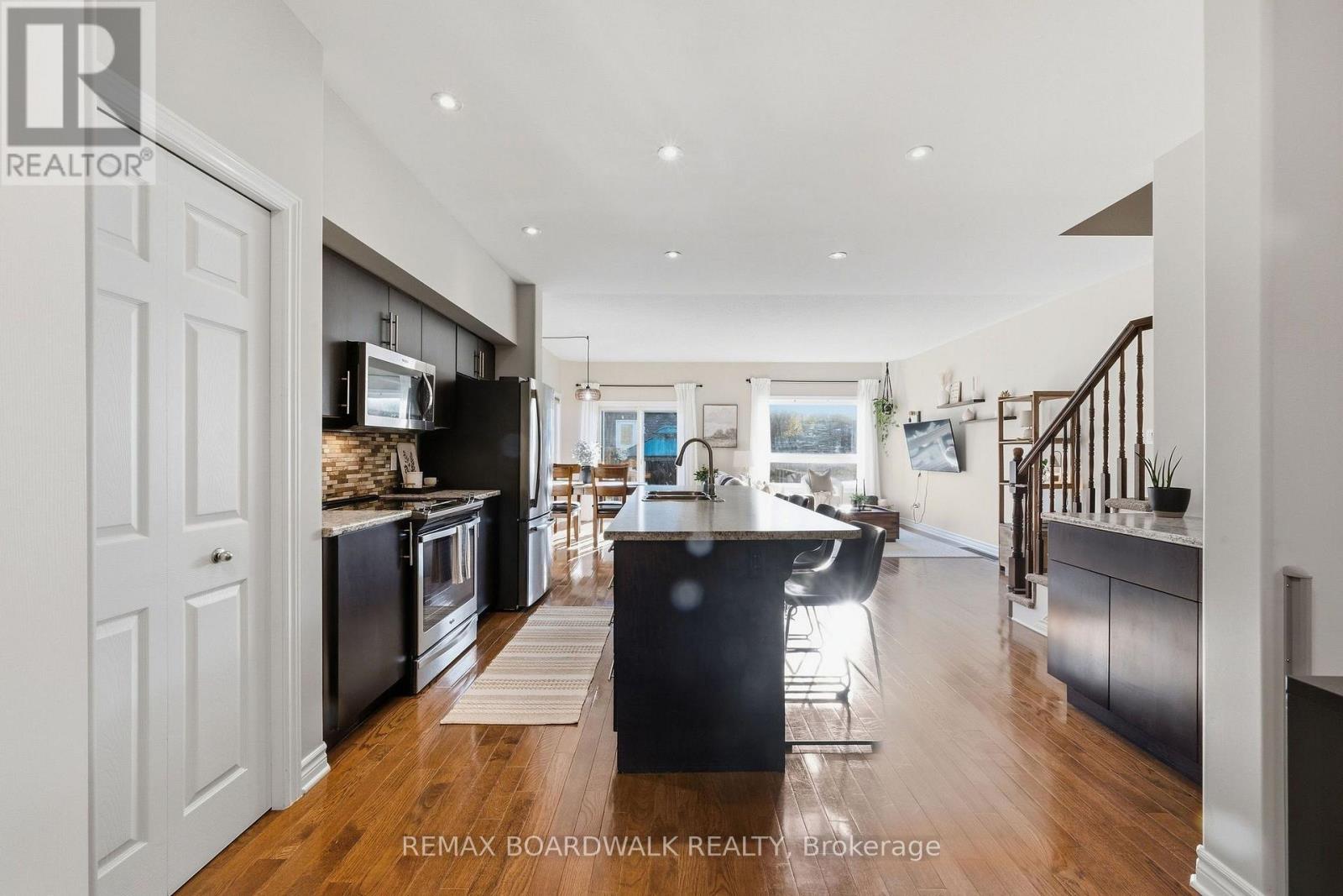 298 WILLIAM STREET W - 4
