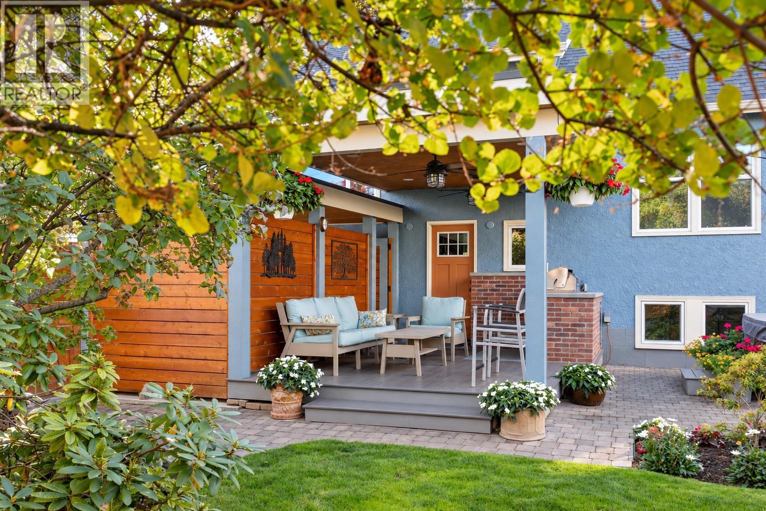 2071 Abbott Street, Kelowna