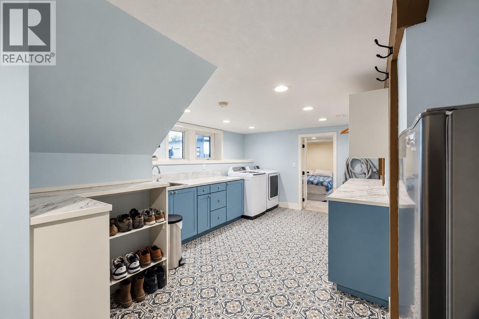 2071 Abbott Street, Kelowna