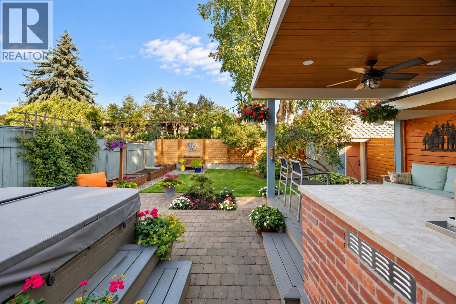 2071 Abbott Street, Kelowna