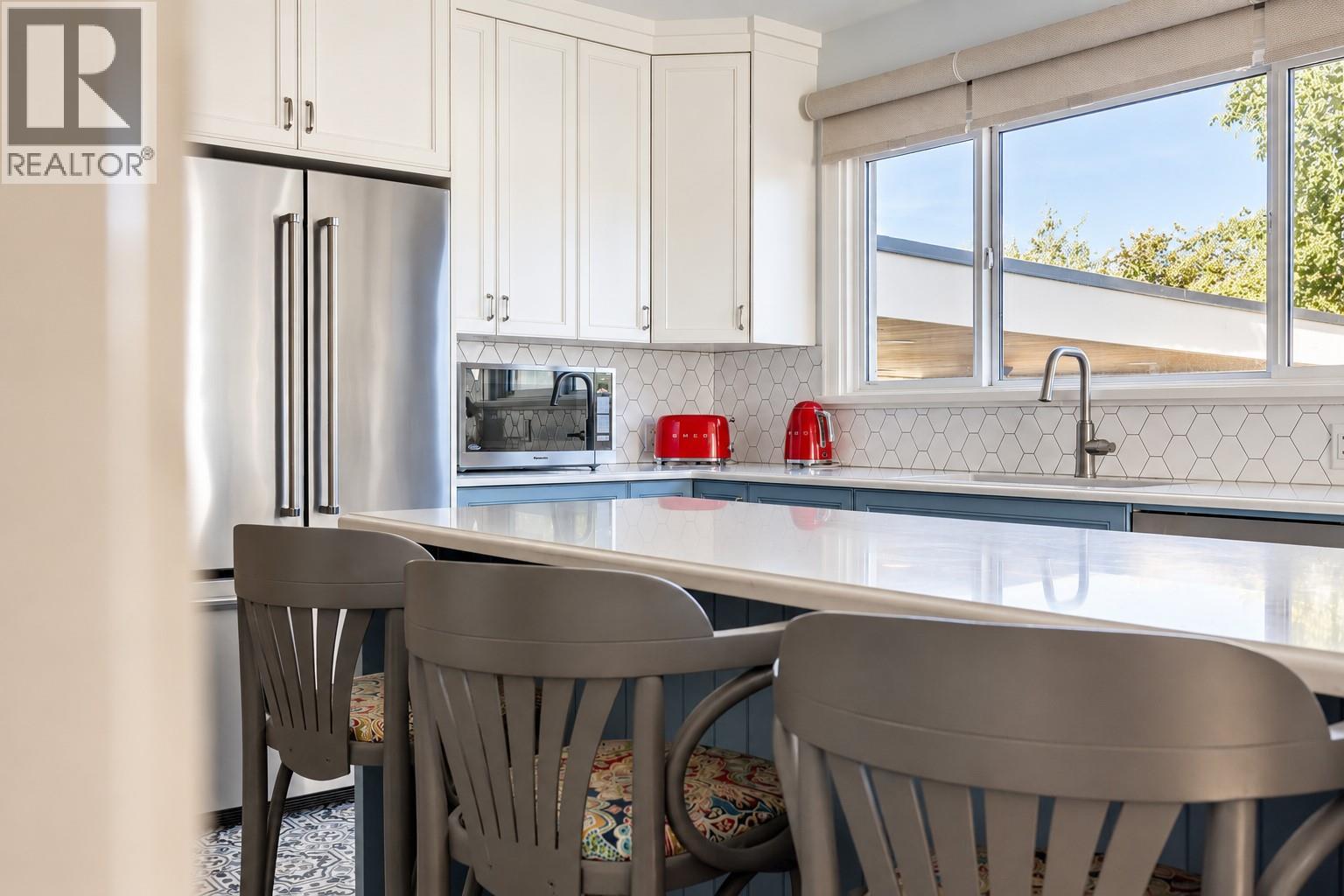 2071 Abbott Street, Kelowna