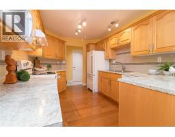 201 9905 Fifth St, Sidney, BC V8L2X6 Photo 14