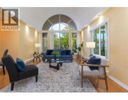 Kitchen - 201 9905 Fifth St, Sidney, BC V8L2X6 Photo 8