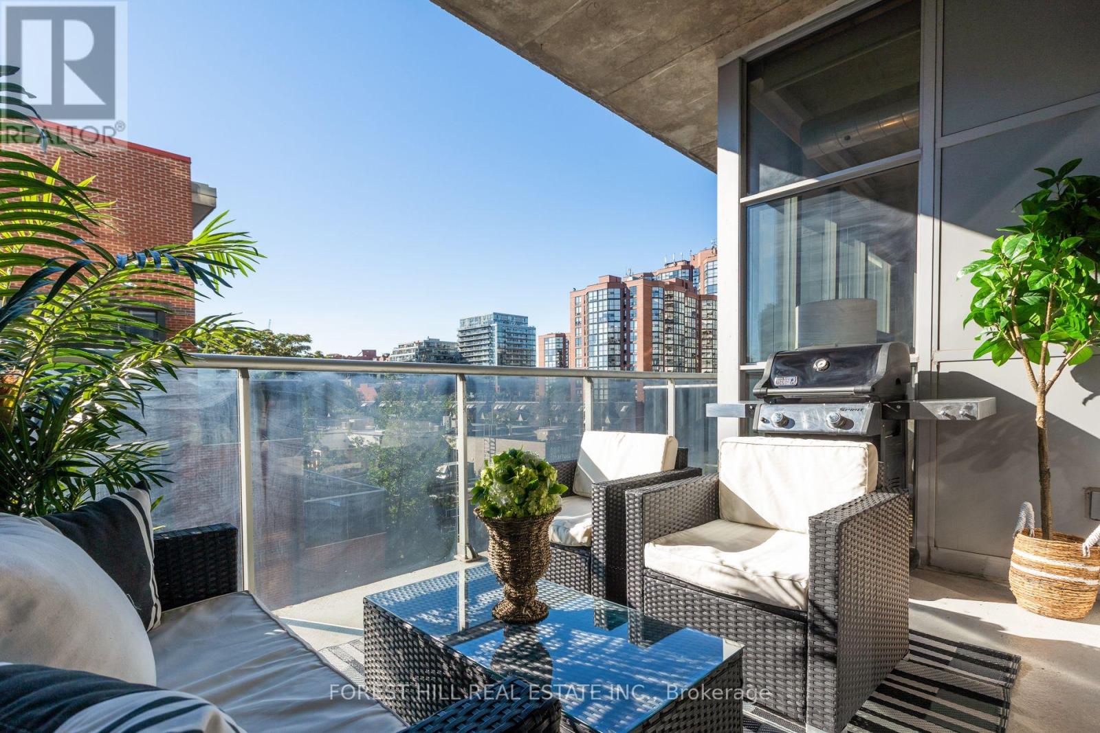 #415 60 BATHURST STREET - 16