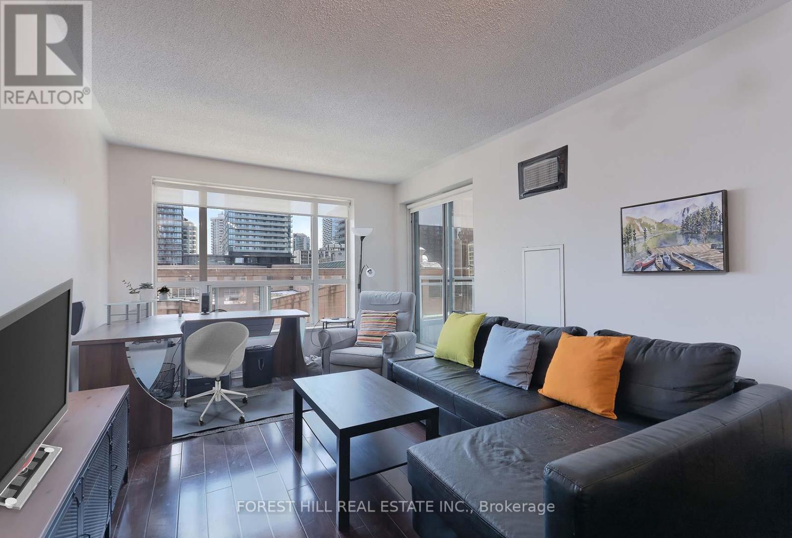 Photo of 887 Bay Street
