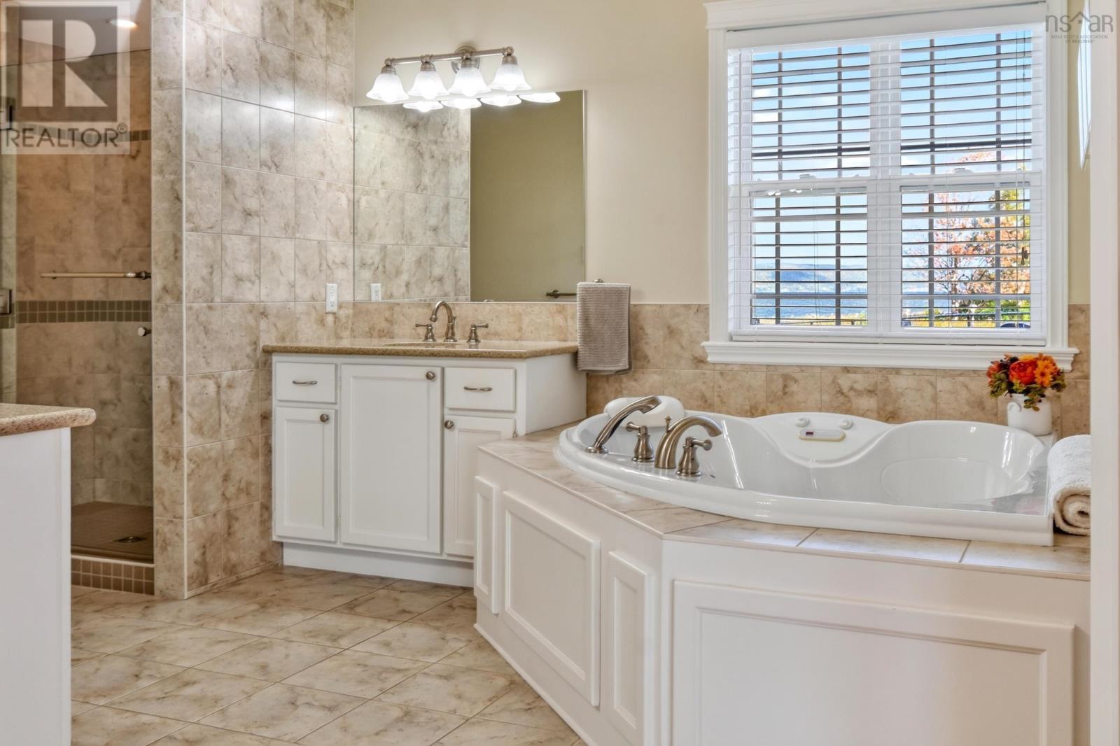 7914 East Bay Highway - Image 30