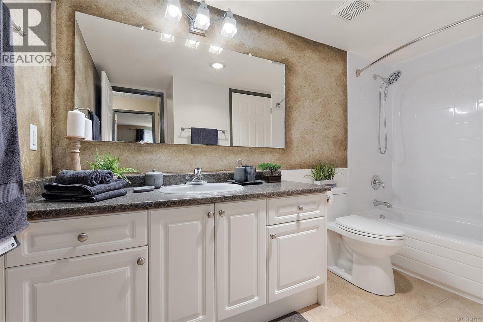 314 3255 Glasgow Avenue, Saanich