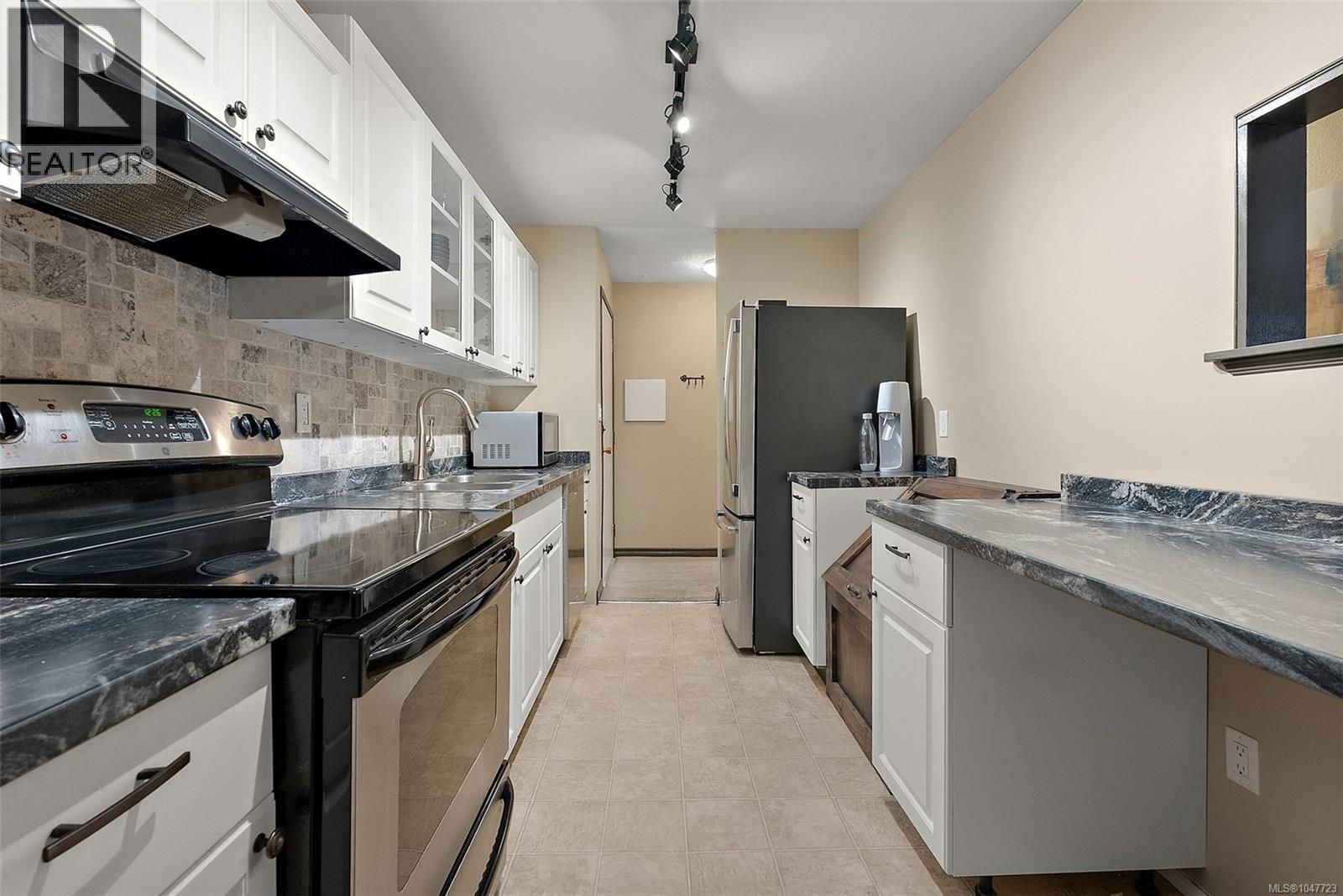 314 3255 Glasgow Avenue, Saanich