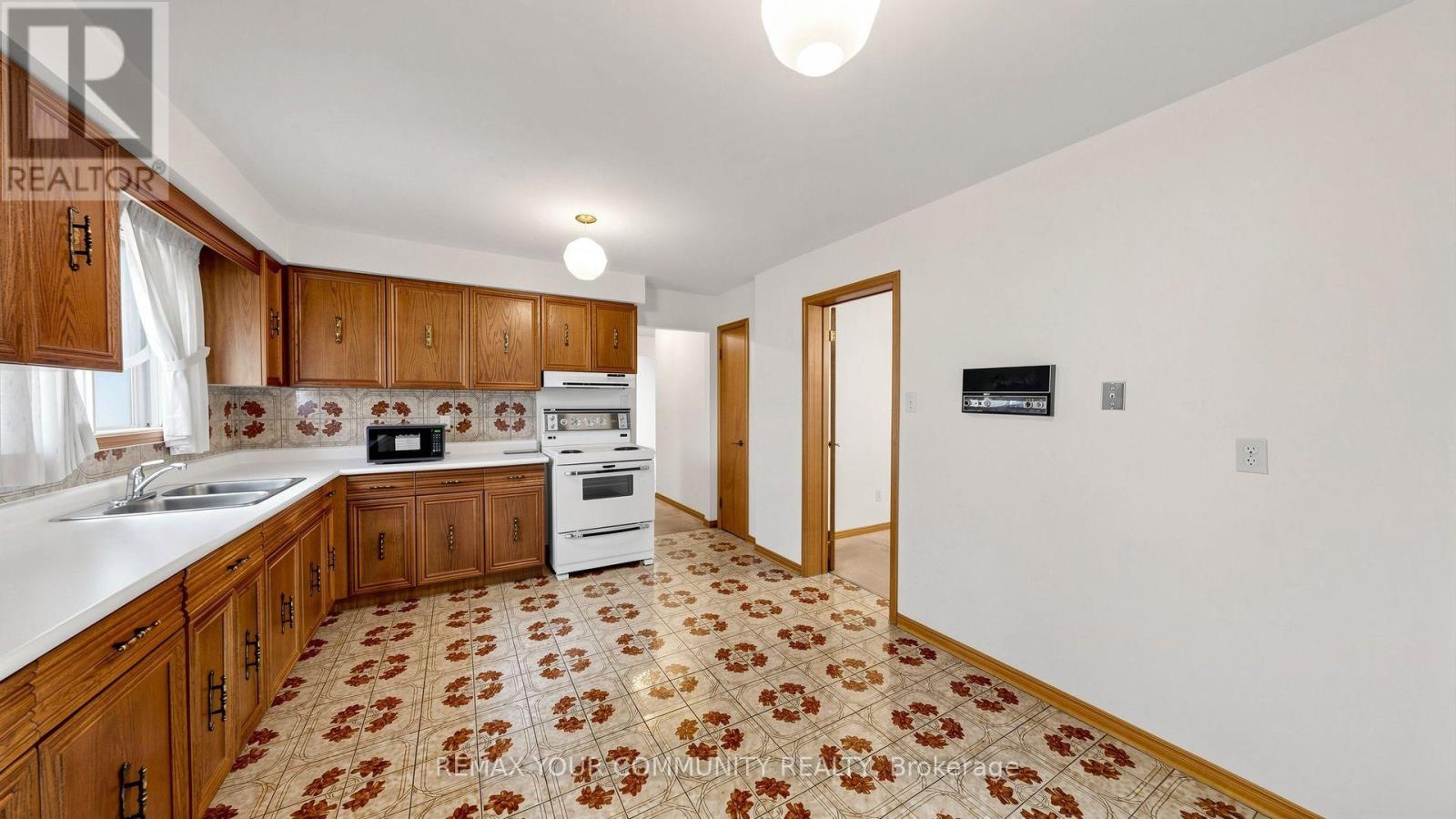 2 Trimontium Crescent, Toronto, ON photo 14