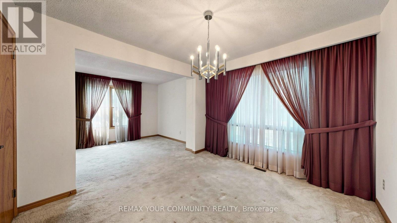 2 Trimontium Crescent, Toronto, ON photo 8