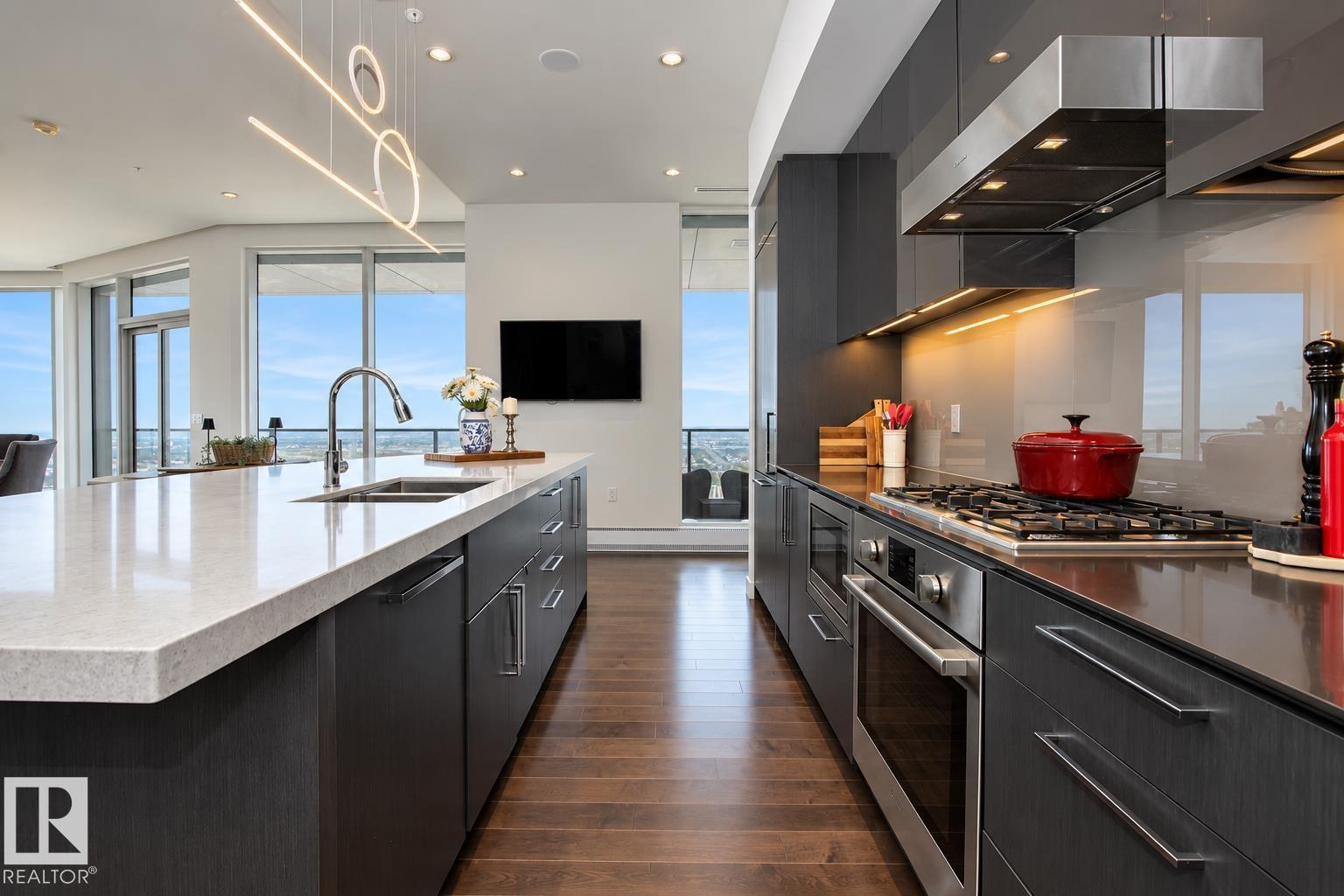 #5301 10360 102 ST NW - 30