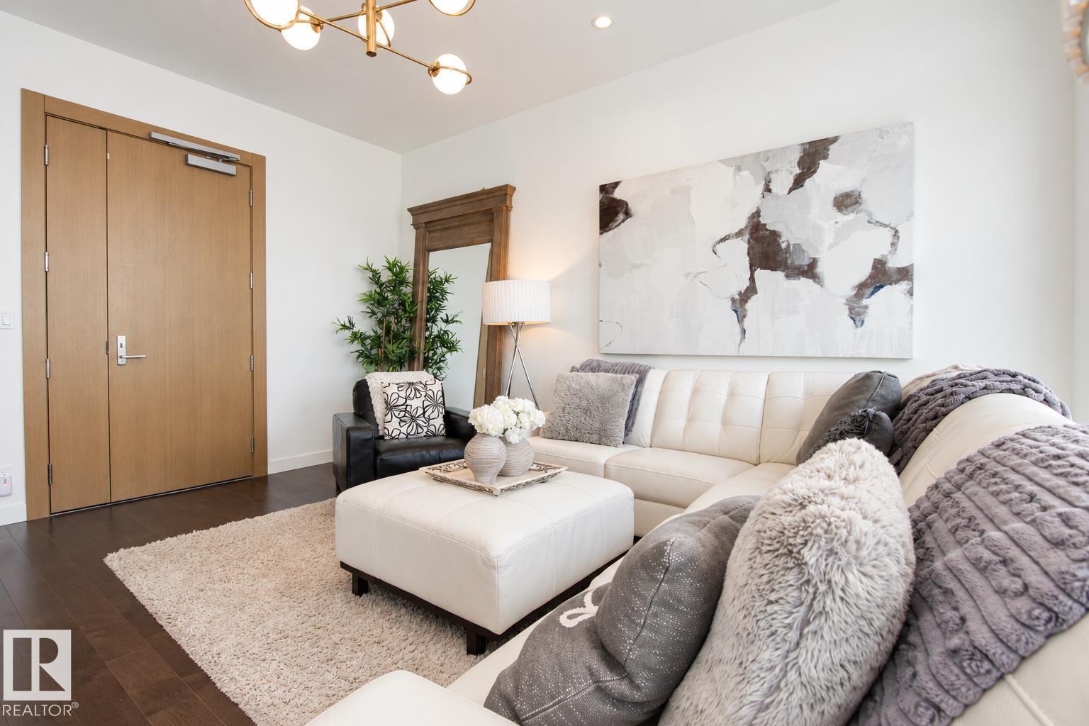 #5301 10360 102 ST NW - 2