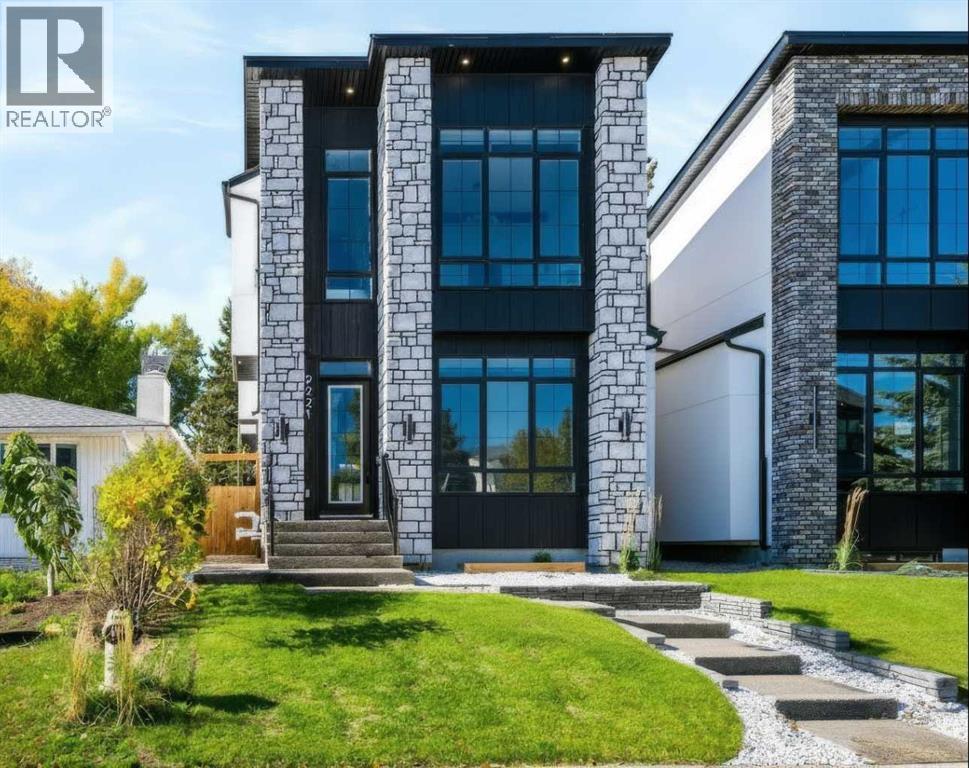 2221 Halifax Crescent NW