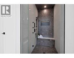 2221 Halifax Crescent Nw, Calgary, AB T2M4E1 Photo 30