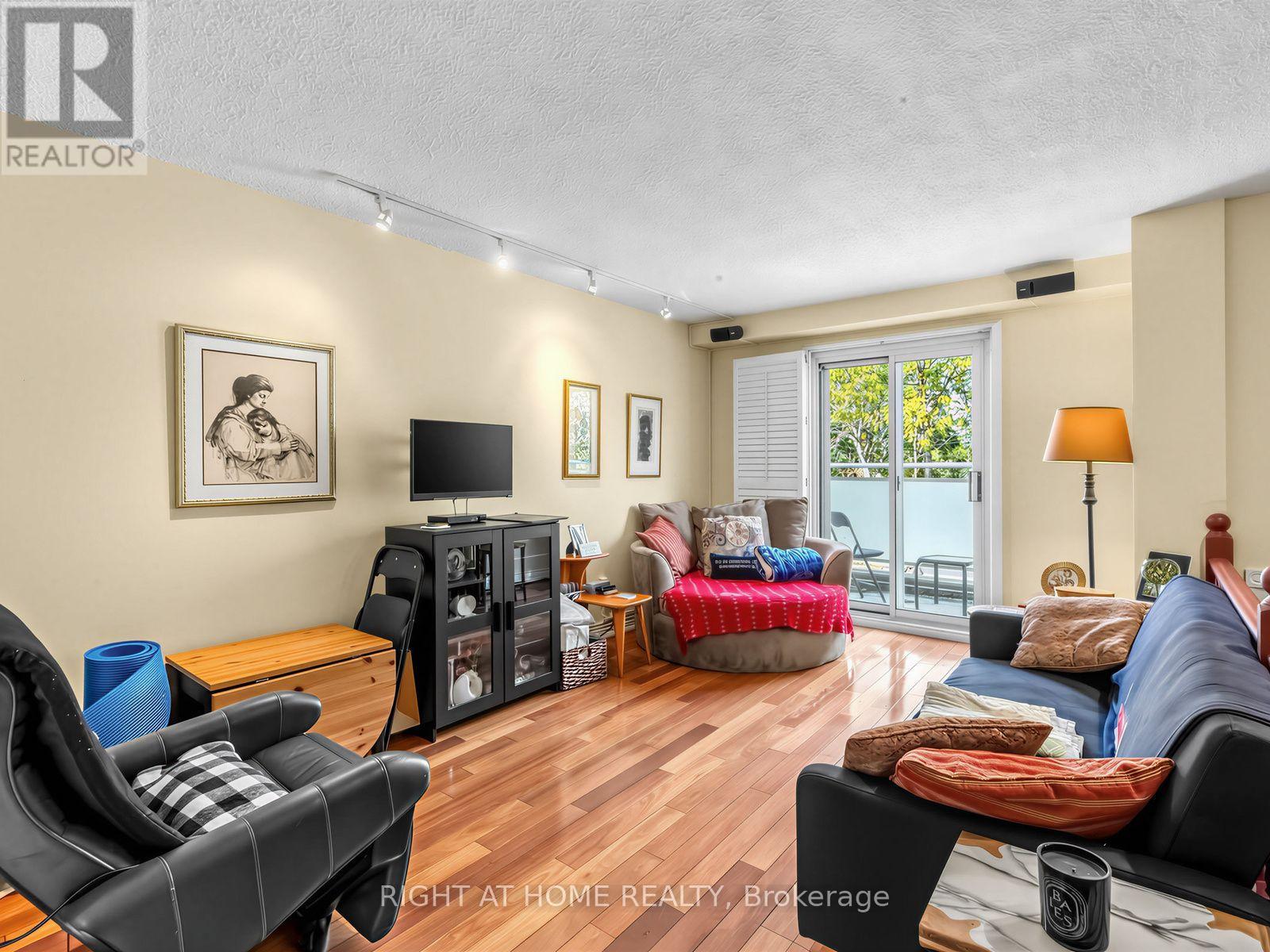 1984 John Street, Markham, ON photo 8
