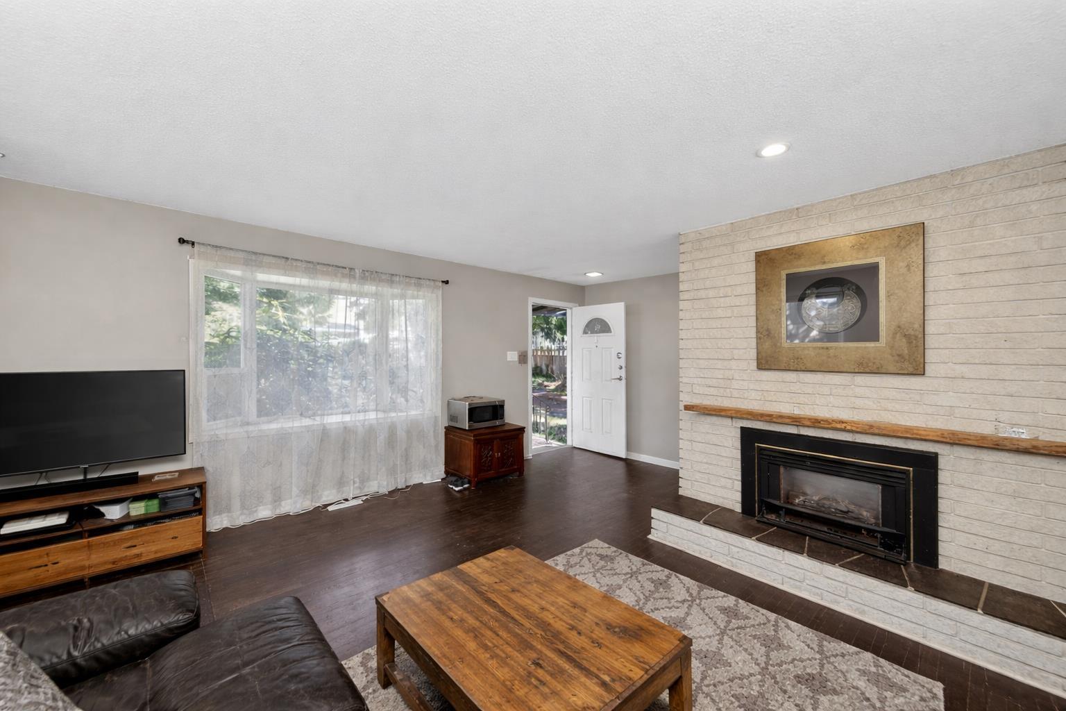 3 Bed, 2 Bath House for Sale in Surrey – 12564 25 AVENUE, Surrey – MLS# R3172990 - Image 4
