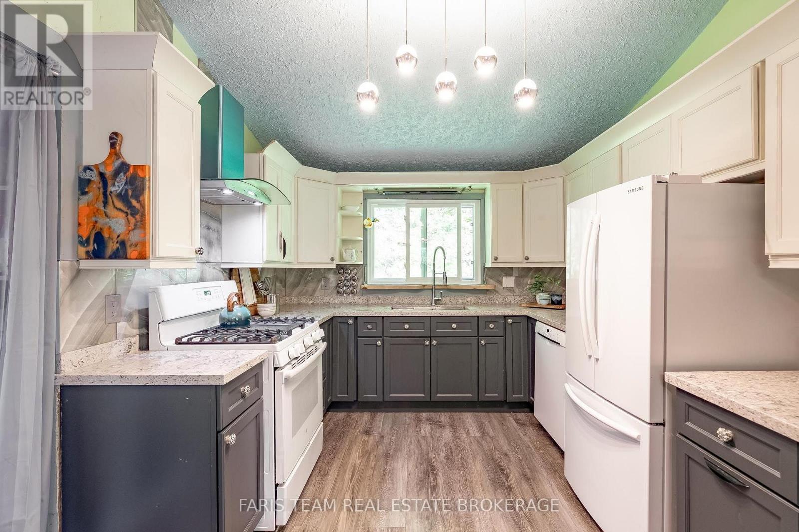 103 SILVER BIRCH DRIVE - 6