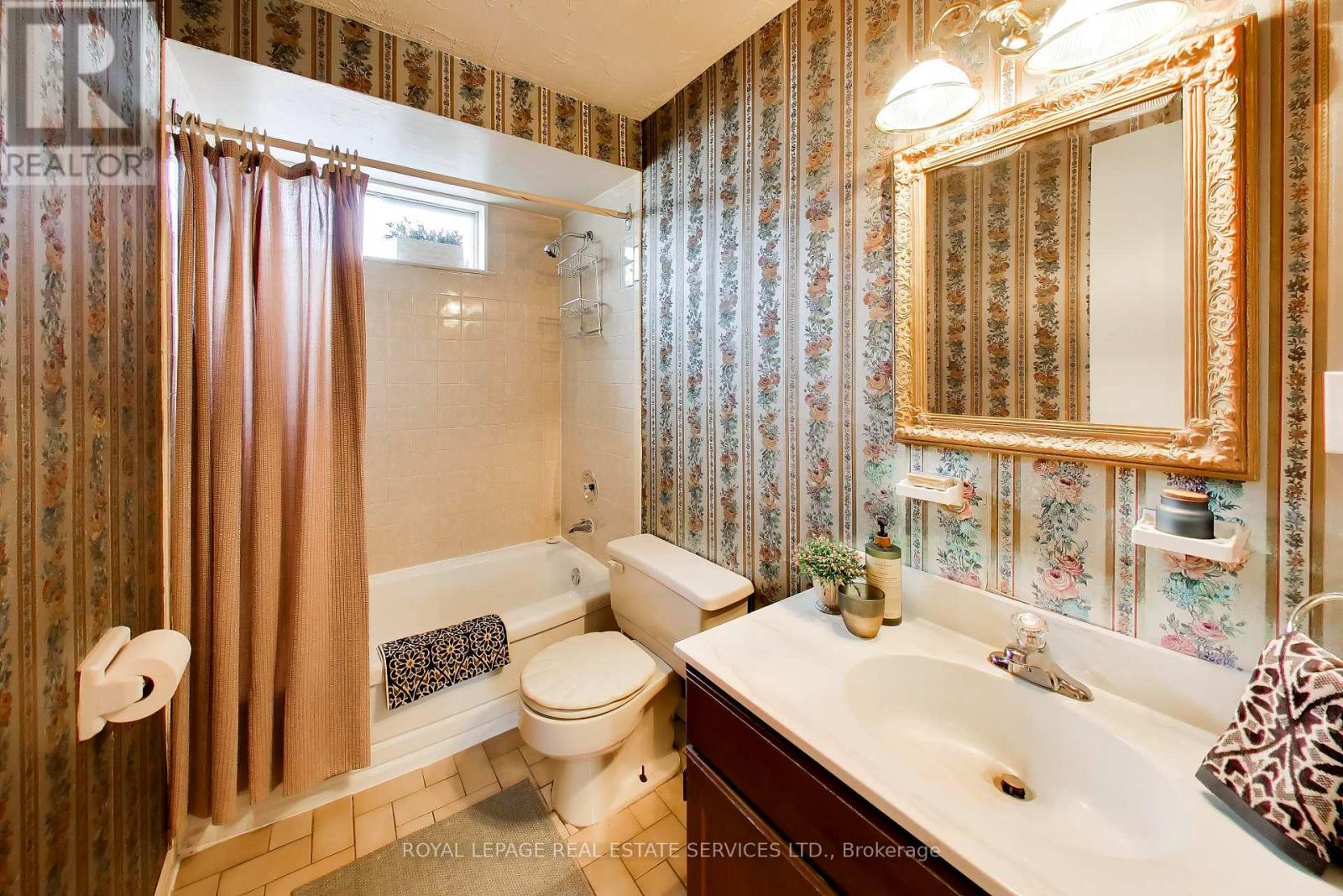 24 Elmvale Crescent, Toronto, ON photo 18