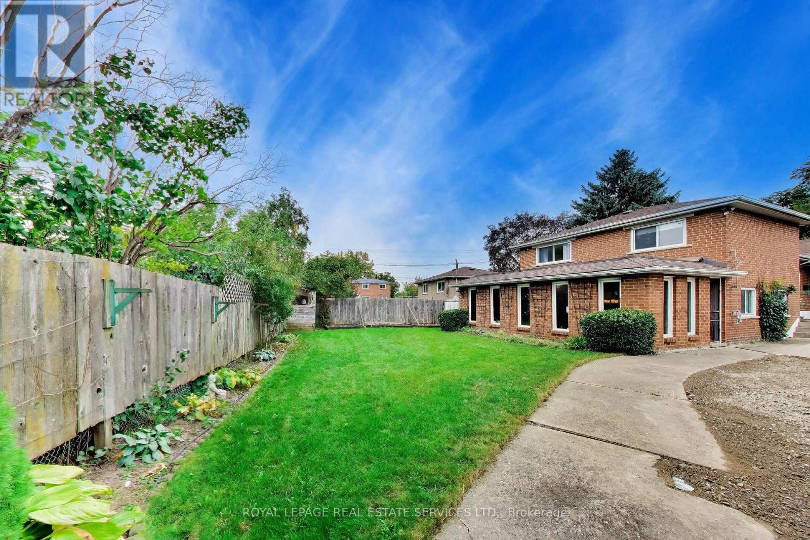24 ELMVALE CRESCENT - 23