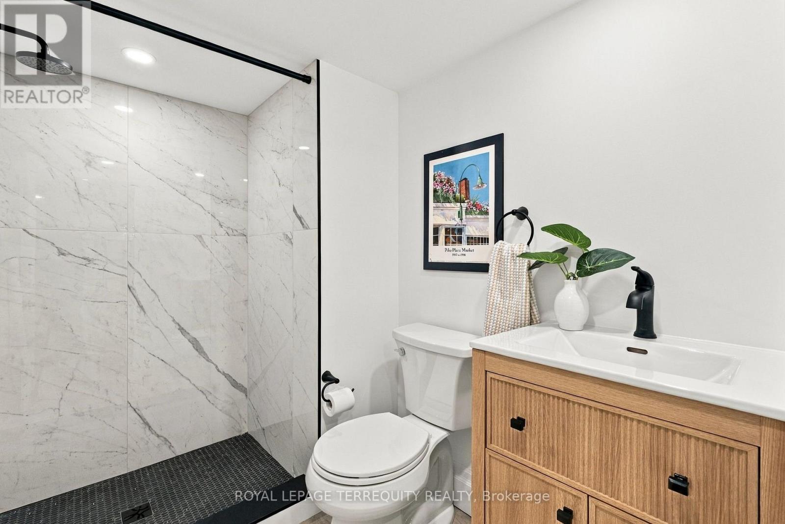 112 Maria Street, Toronto, ON photo 23
