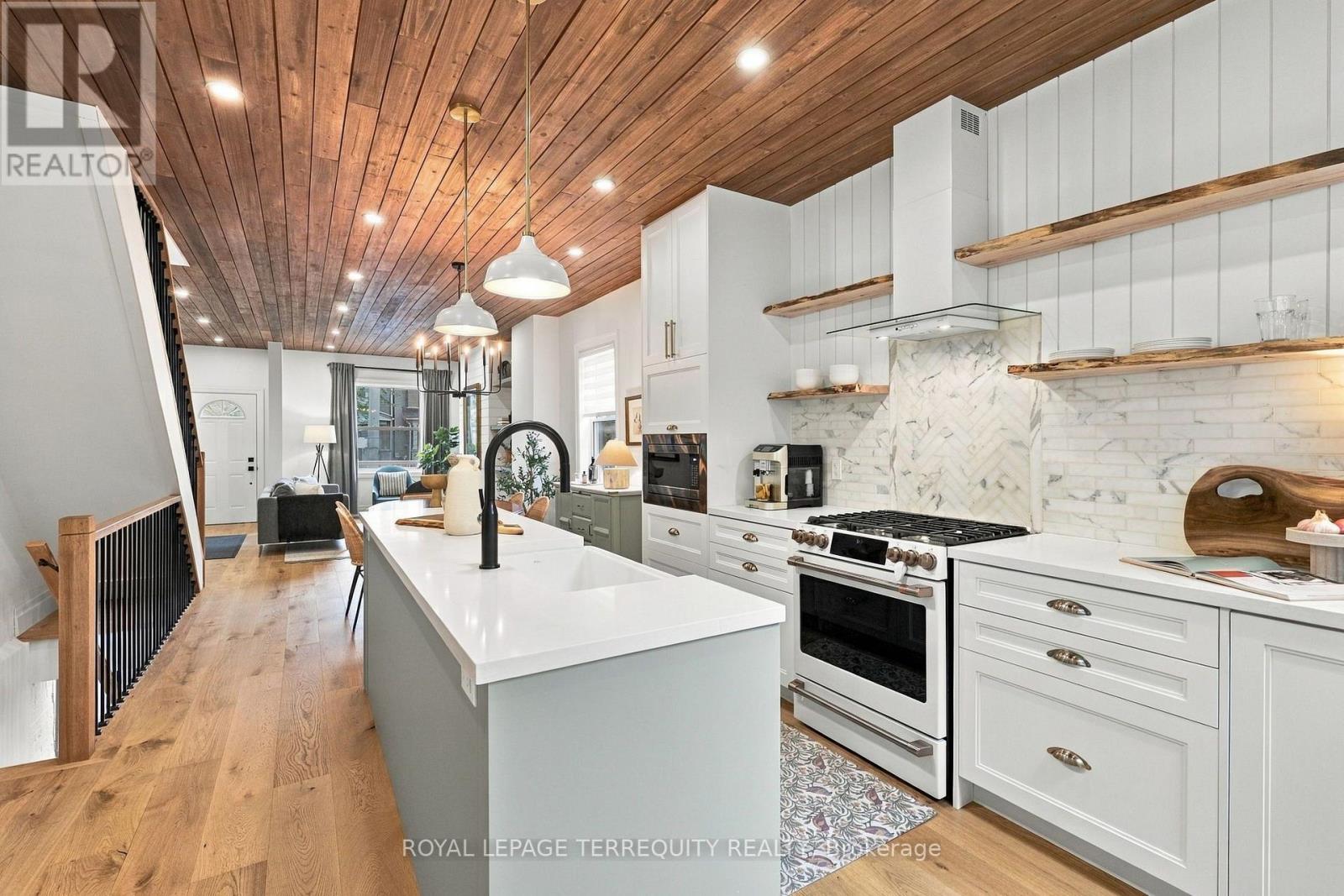 112 Maria Street, Toronto, ON photo 3