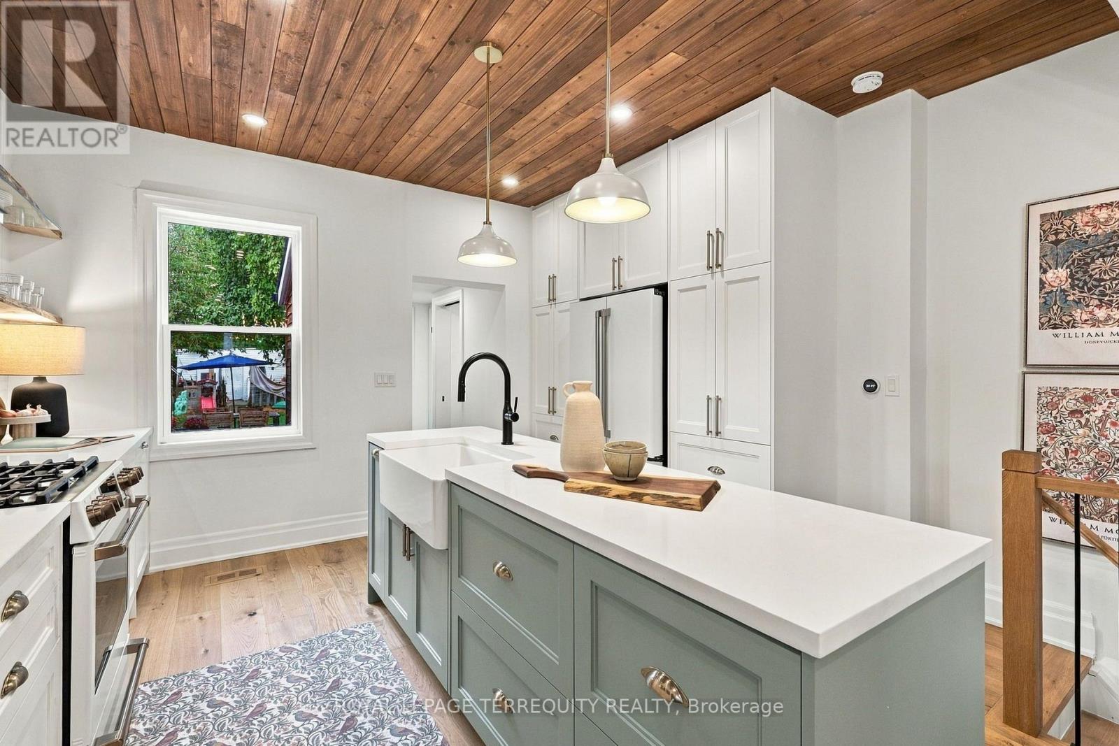 112 Maria Street, Toronto, ON photo 4