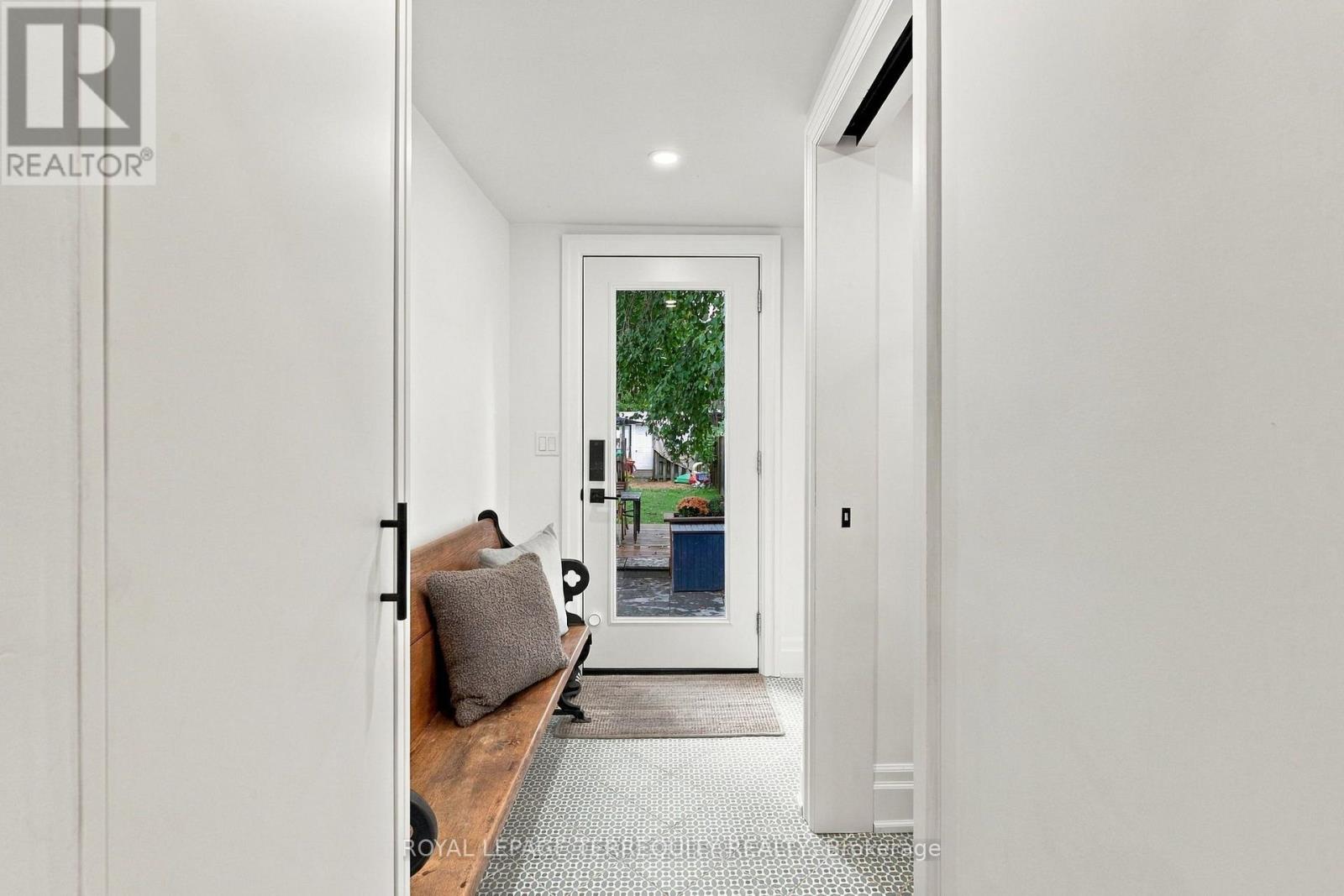 112 Maria Street, Toronto, ON photo 8