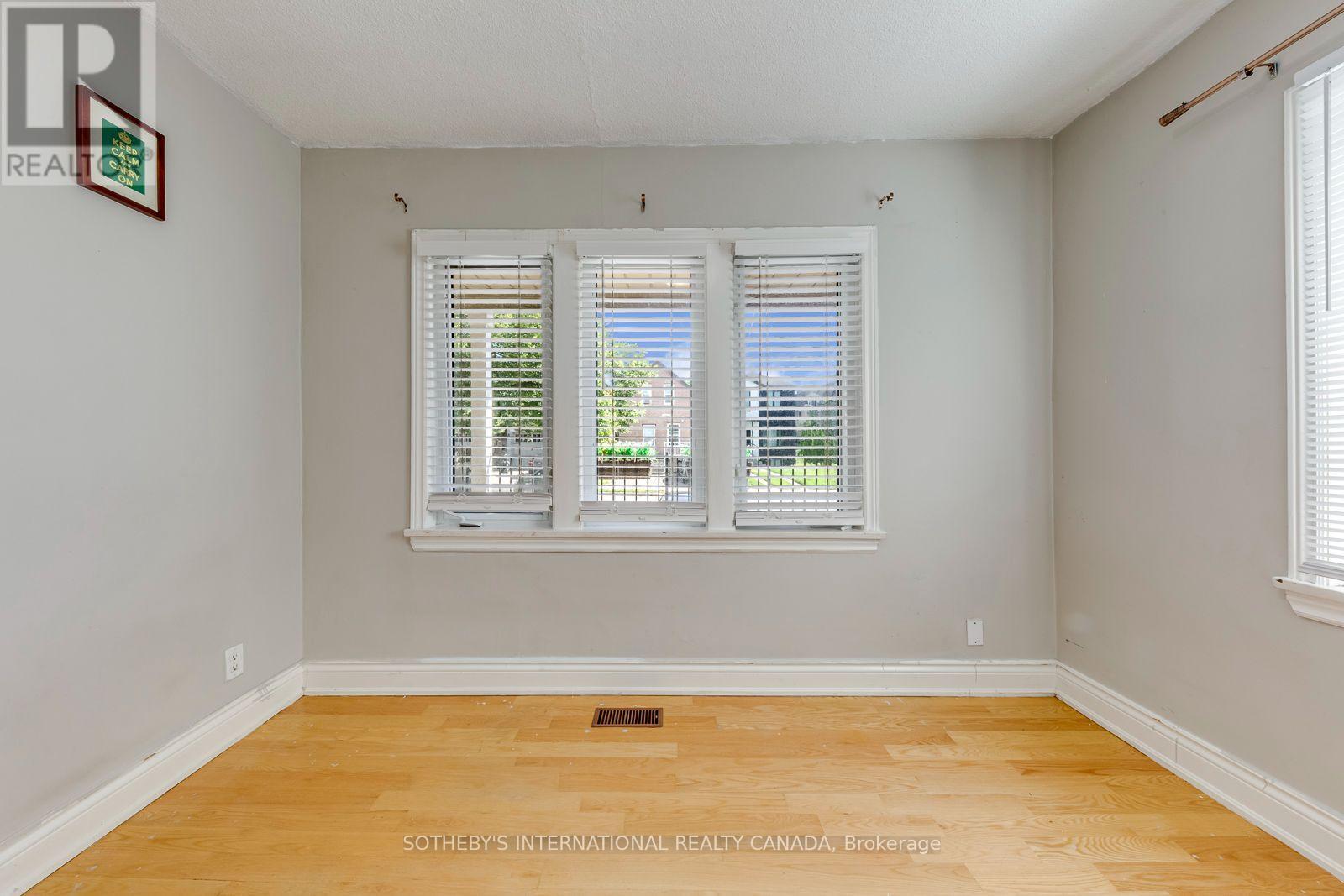 66 Twenty Ninth Street, Toronto, ON photo 9