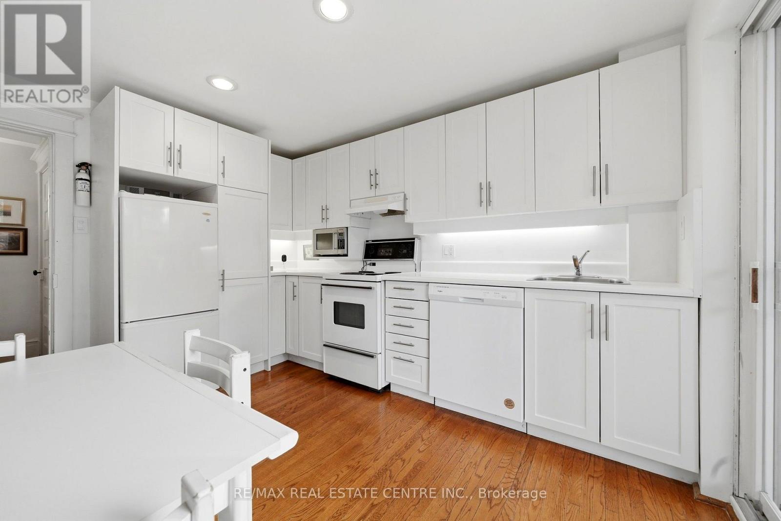 71 Lyall Avenue, Toronto, ON photo 23
