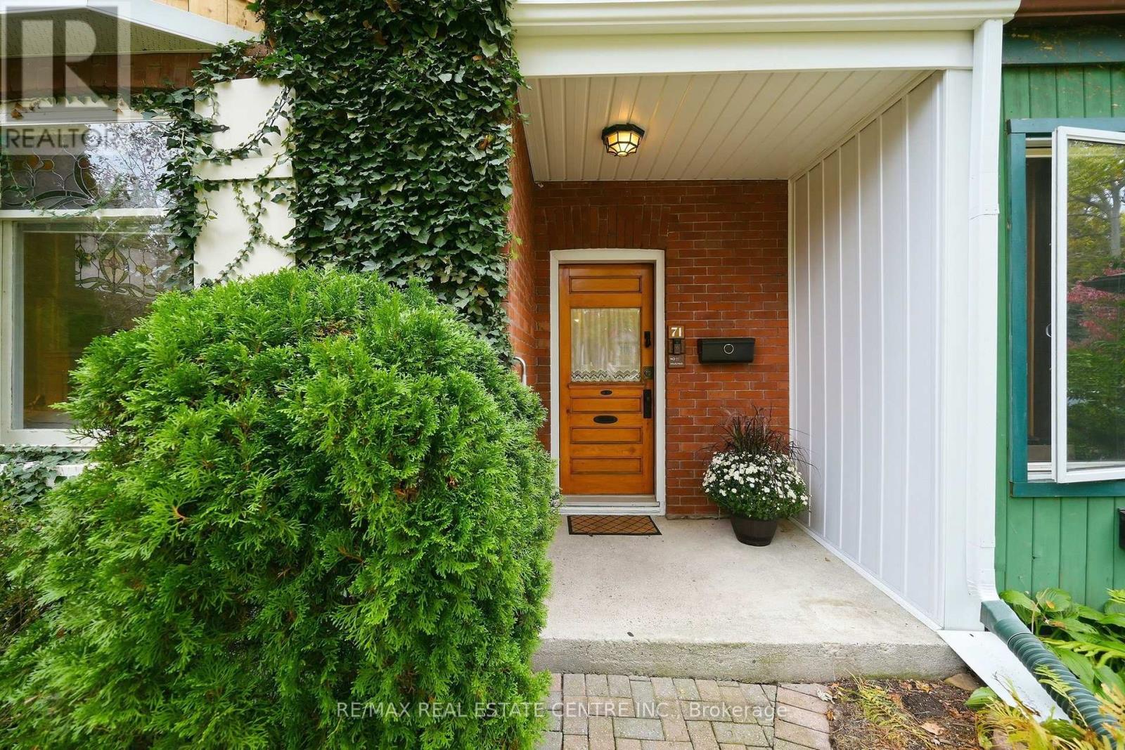 71 Lyall Avenue, Toronto, ON photo 3