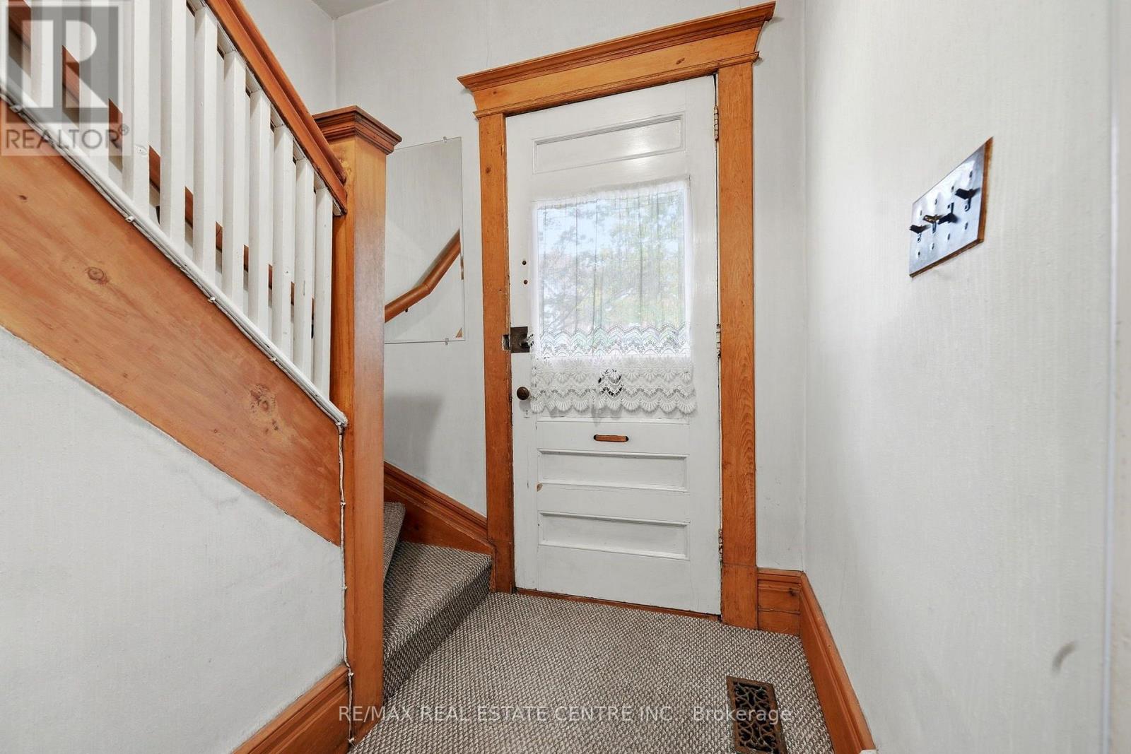 71 Lyall Avenue, Toronto, ON photo 4