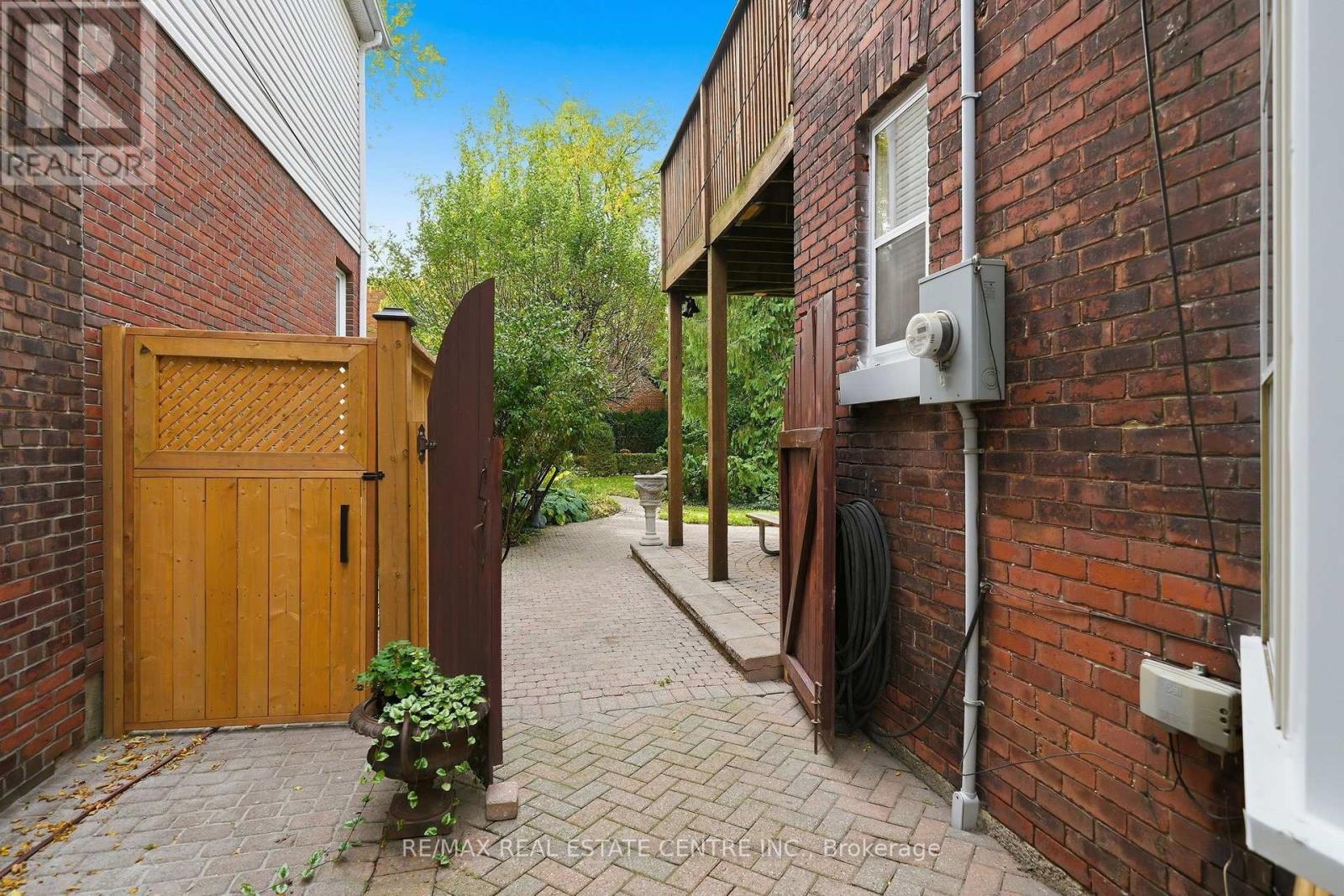 71 Lyall Avenue, Toronto, ON photo 38