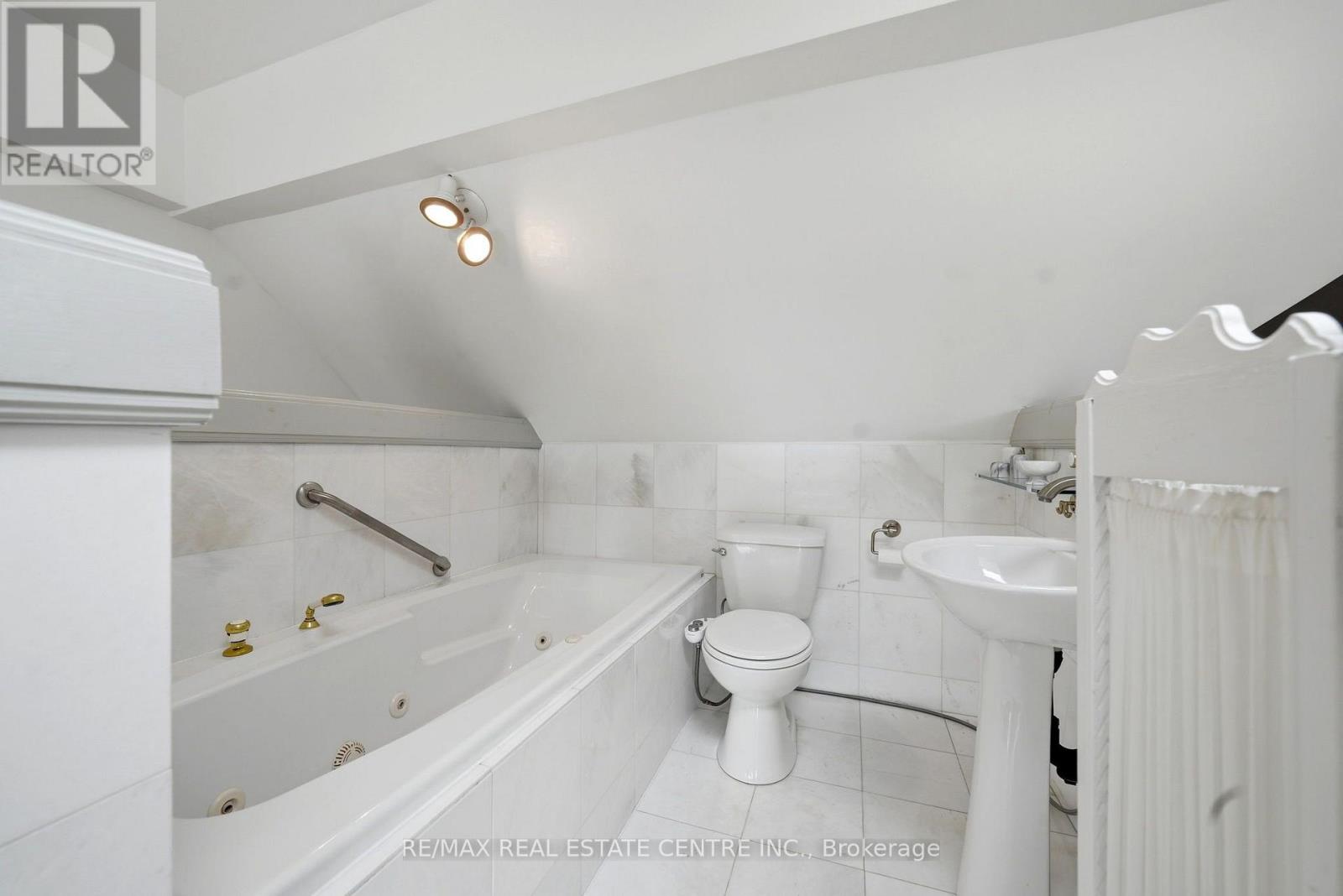 71 Lyall Avenue, Toronto, ON photo 31